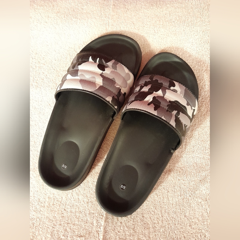 - Gray and Black Rubber Camo Sandals Men's Size 8/9